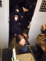 Біля посольства України в Москві затримали активістів, які прийшли вшанувати пам'ять Небесної сотні (фото)