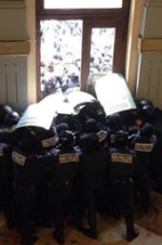 У Чернівцях почався штурм ОДА