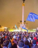 Активісти вночі відстояли обидва Євромайдани у Києві (фото, відео)