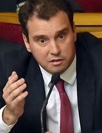 Абромавичус обіцяє у вівторок оприлюднити дорожню карту щодо виведення України з економічної кризи