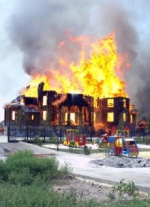 Горлівку осбтріляли із артилерії. Щонайменше п'ятеро людей загинуло. Згорів Благовіщенський храм (фото, відео)