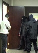 Невідомі проникли у будівлю донецького СБУ