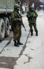 Невідомі у військовій формі затримали активісток Автомайдану та журналіста на в'їзді до Криму