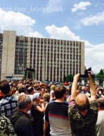 "Йдіть геть усі!": У Донецьку люди прийшли до бойовиків з антивоєнним мітингом (ФОТО, ВІДЕО)