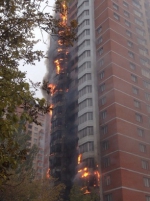 У Донецьку загорілись балкони 24-поверхового будинку (фото, відео)