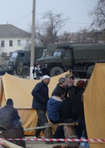 Сепаратисти вивішують російські прапори на території частини морської піхоти у Феодосії (фото)