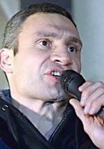 Учасники проросійського мітингу у Харкові закидали Кличка яйцями