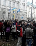 Мітингувальники перекрили Януковичу усі виїзди із Адміністрації Президента