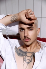 MÉLOVIN активно заохочує слухачів ділитися каверами на трек "Просто лети", обіцяючи дуети з найкращими виконавцями під час свого всеукраїнського туру. (+ ВІДЕО)