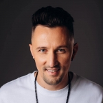 Коли DIBROVA вперше почув «Про любов» Скрябіна, його вразило, наскільки просто і чесно Кузьма говорив про те, що ми часто боїмося сказати вголос. (+ ВІДЕО)