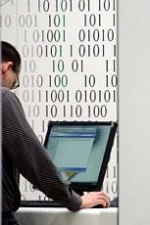 Розробник розповів, що держреєстри може легко зламати будь-хто