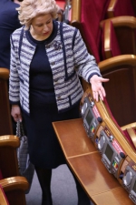 Герман зірвала наліпку "Голосую лише за себе" (+ФОТО)