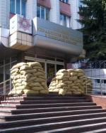 Терористи взяли в заручники міліцонерів у Донецьку, одного - вбили