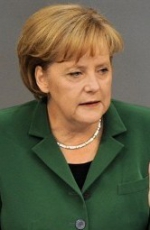 На думку Меркель, Путін "живе в іншому світі"