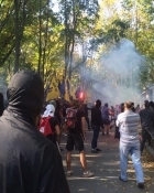 У Харкові люди у балаклавах штурмують будинок Добкіна (фото)