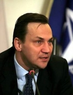 Сікорський: З Україною треба не грошима ділитись, а ноу-хау