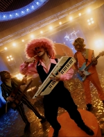 Artem Pivovarov на початку року випустив нову пісню "Підманула" в рамках проєкту "The Вуса". Разом із гуртом Kalush Orchestra він зробив кавер на українську народну пісню "Ти ж мене підманула". Зараз артисти оприлюднили ще цікаві моменти залаштункового пр