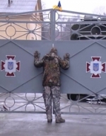 Львів'яни продовжують стримувати місцевих силовиків (відео)