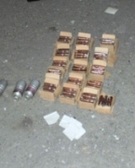 У мікроавтобусі волонтерів на Донеччині виявили боєприпаси (ФОТО)