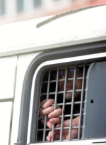 В Черкасах люди в камуфляжі затримують людей