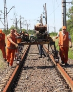 На Донеччині під координацією військових відновлюють залізничні колії (ФОТО)
