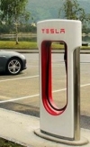Tesla відкриє в Україні три електрозаправки - Омелян