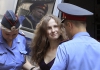 Засуджену учасницю Pussy Riot етапують