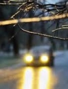 Водіям нагадали, що вже час вмикати фари за містом