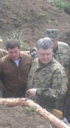 Порошенко перевірив укріпспорудження під Маріуполем (фото)
