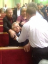 Турчинов обіцяє, що парламент завтра звільниться від комуняк, а поки Симоненка за шкірки виганяють із зали (фото, відео)