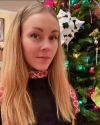 Минулого року Олена Тополя святкувала Різдво із трьома дітьми та чоловіком Тарасом Тополею в США. Цього року Святвечір, за довоєнною традицією, сім’я Тополей зустрічатимуть у власному будинку.  (+ ВІДЕО)
